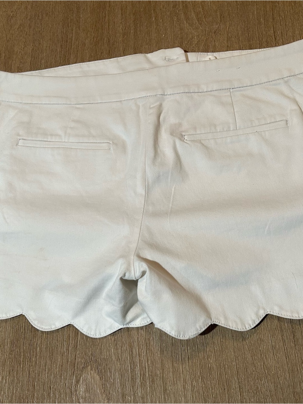 LOFT White The Riviera Short Scalloped Hem - Size 6